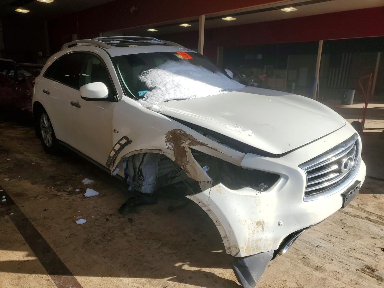2016 INFINITI QX70