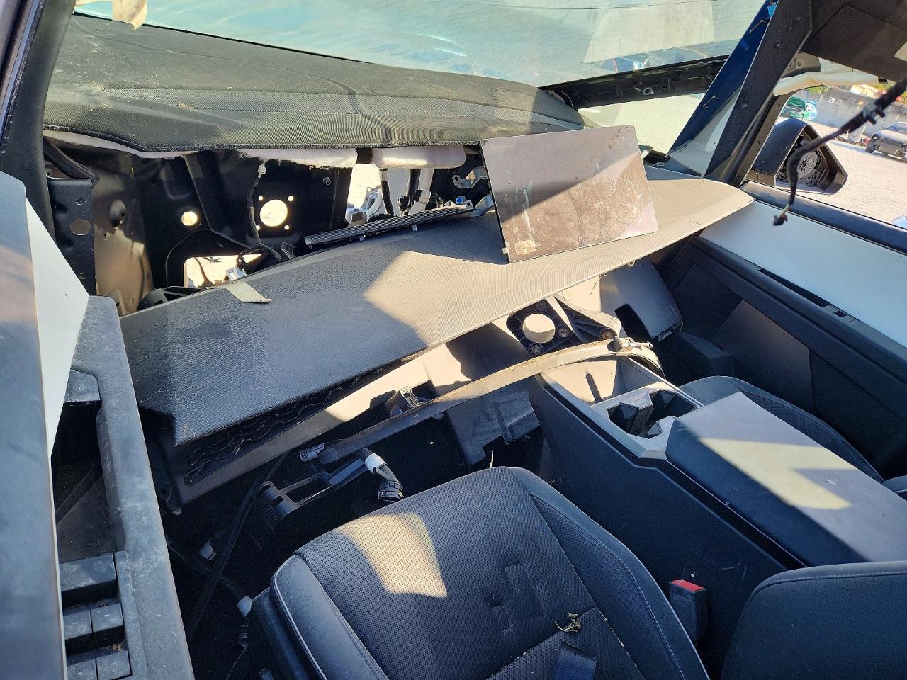 2024 TESLA Cybertruck