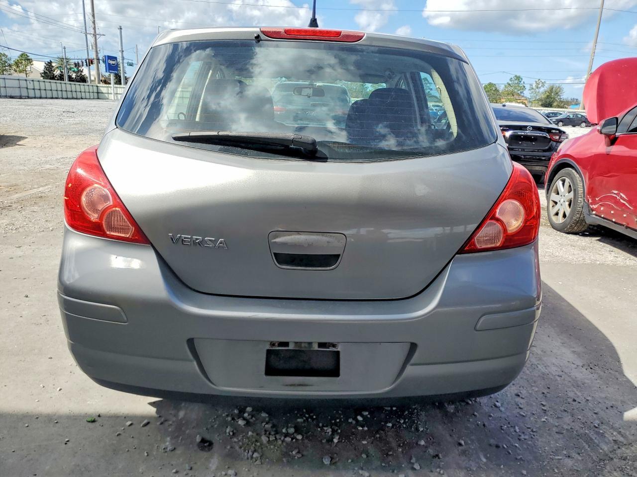 2011 NISSAN VERSA
