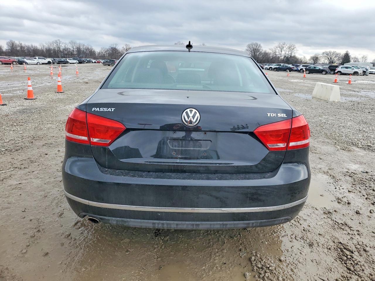 2012 VOLKSWAGEN Passat