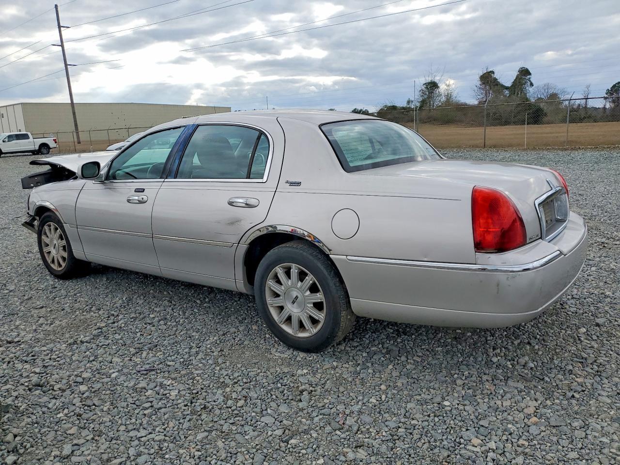 2011 LINCOLN Town Car