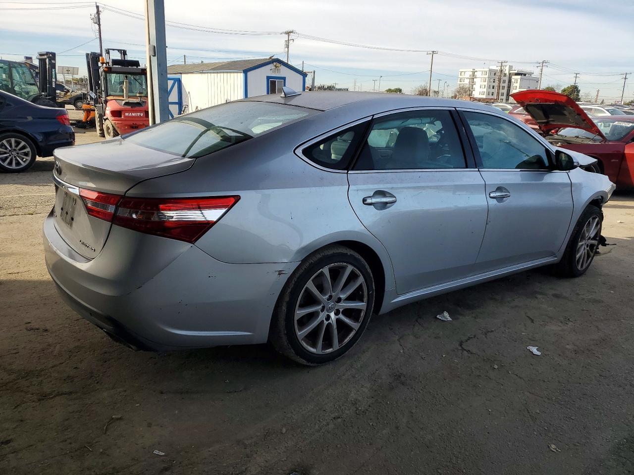 2013 TOYOTA Avalon