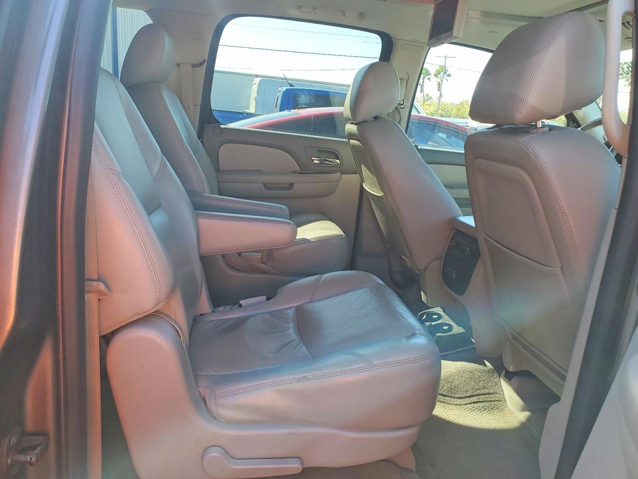 2011 CHEVROLET Suburban