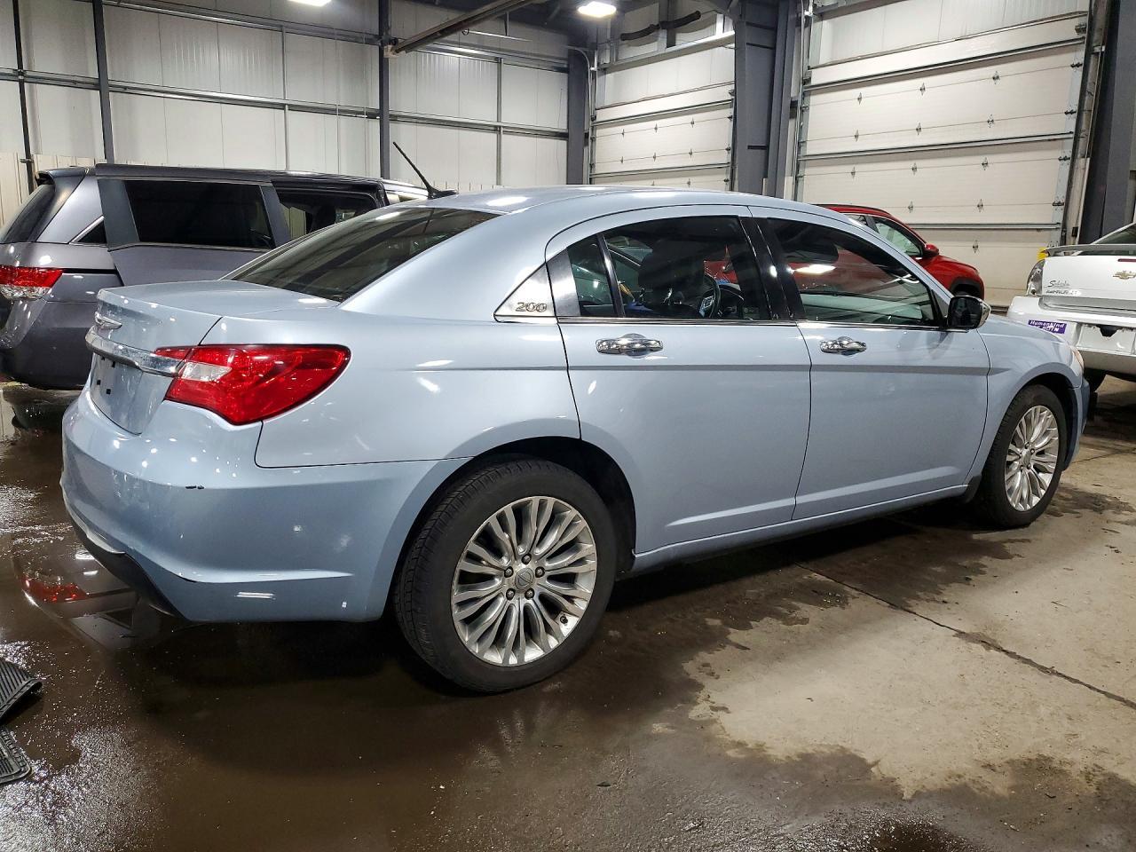 2012 CHRYSLER 200