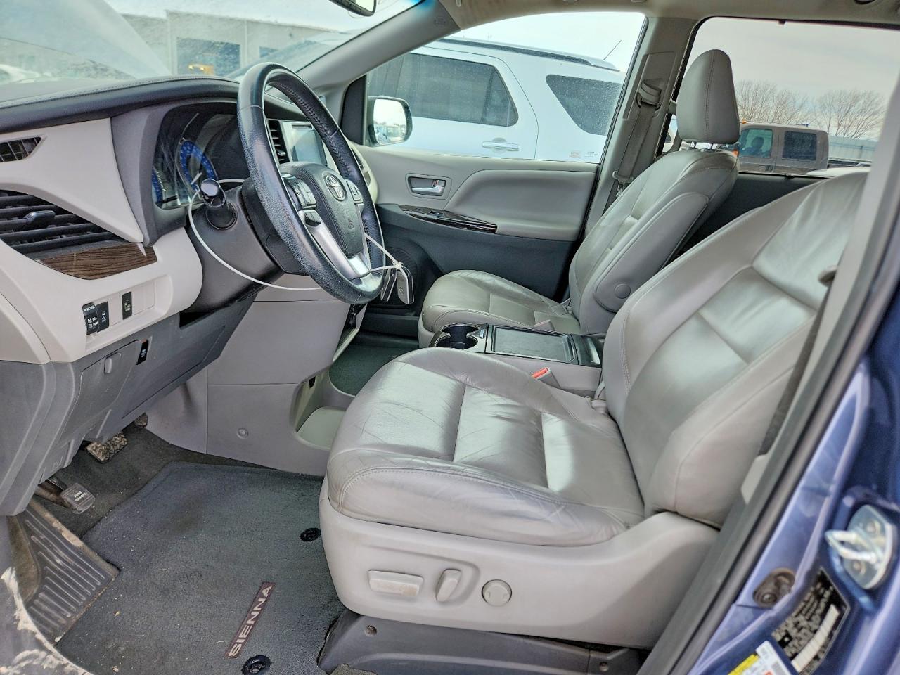 2016 TOYOTA SIENNA