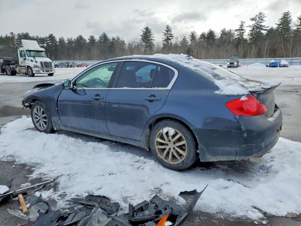 2011 INFINITI G37
