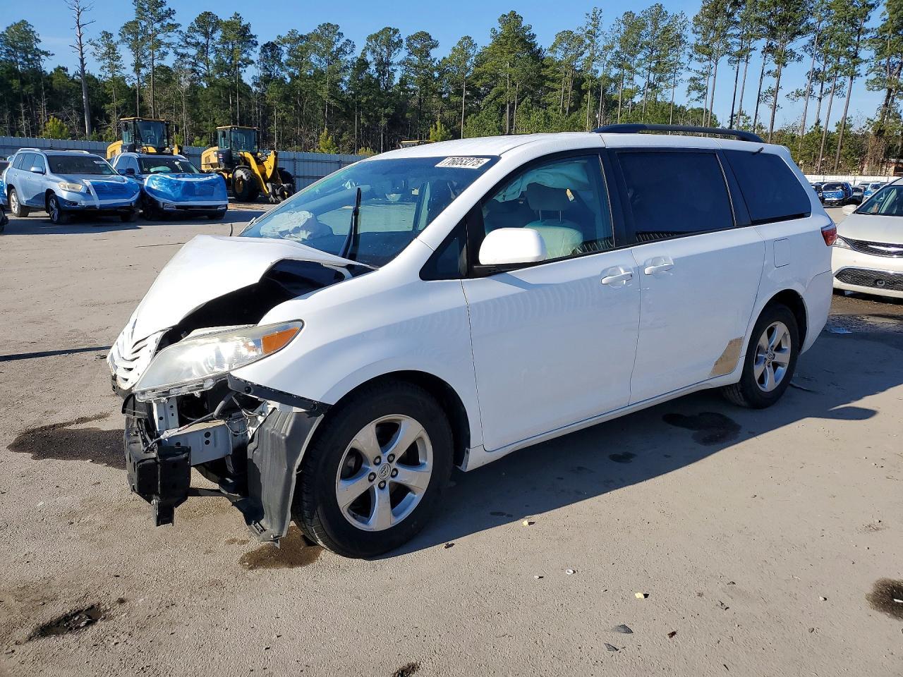 2016 TOYOTA SIENNA