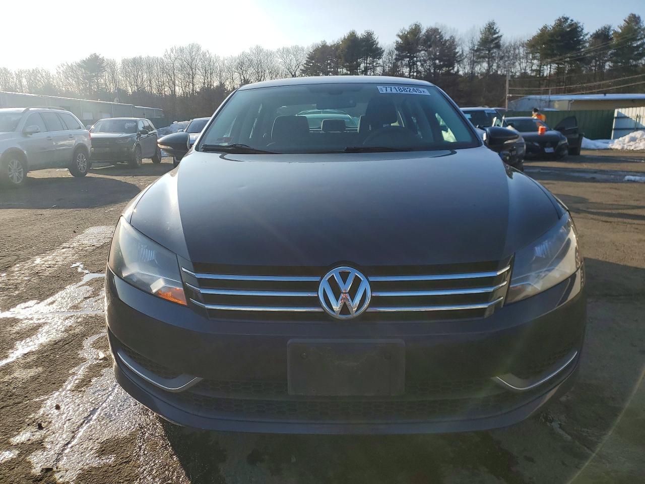 2012 VOLKSWAGEN Passat