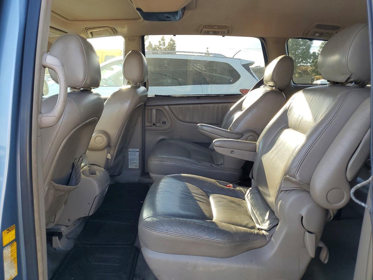 2004 TOYOTA SIENNA