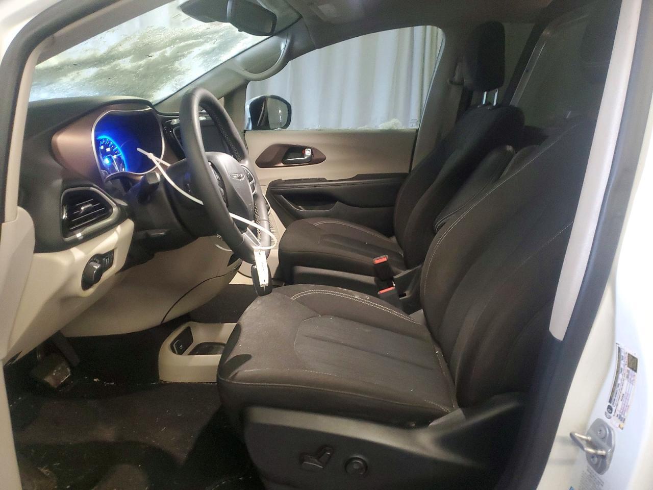 2023 CHRYSLER Voyager