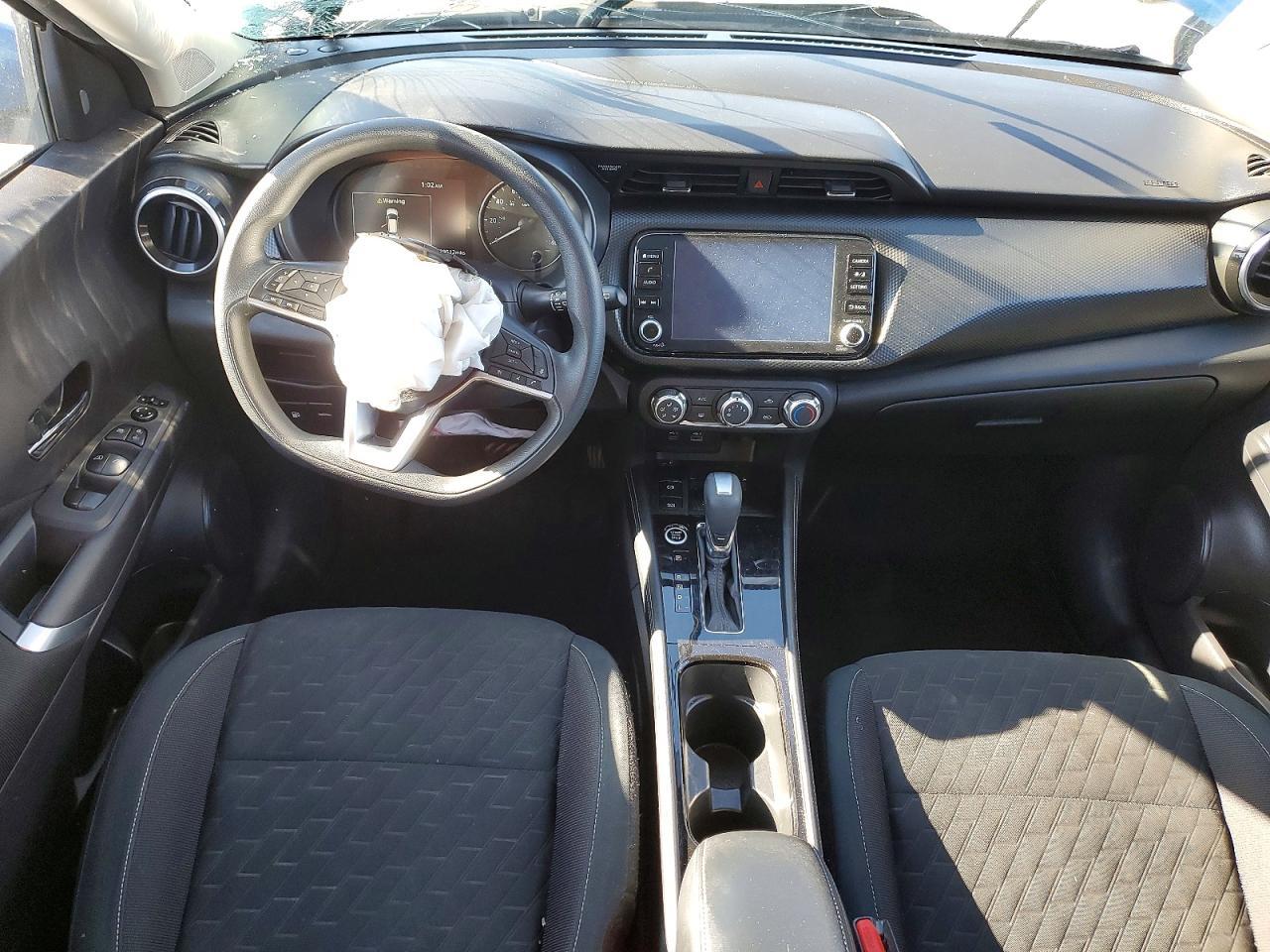 2024 NISSAN KICKS