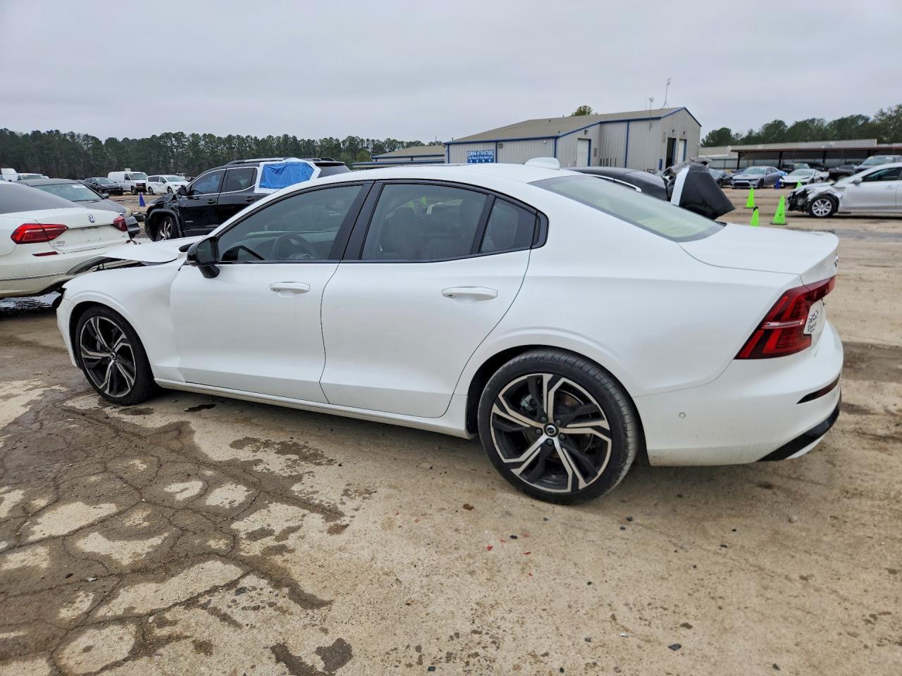 2024 VOLVO S60