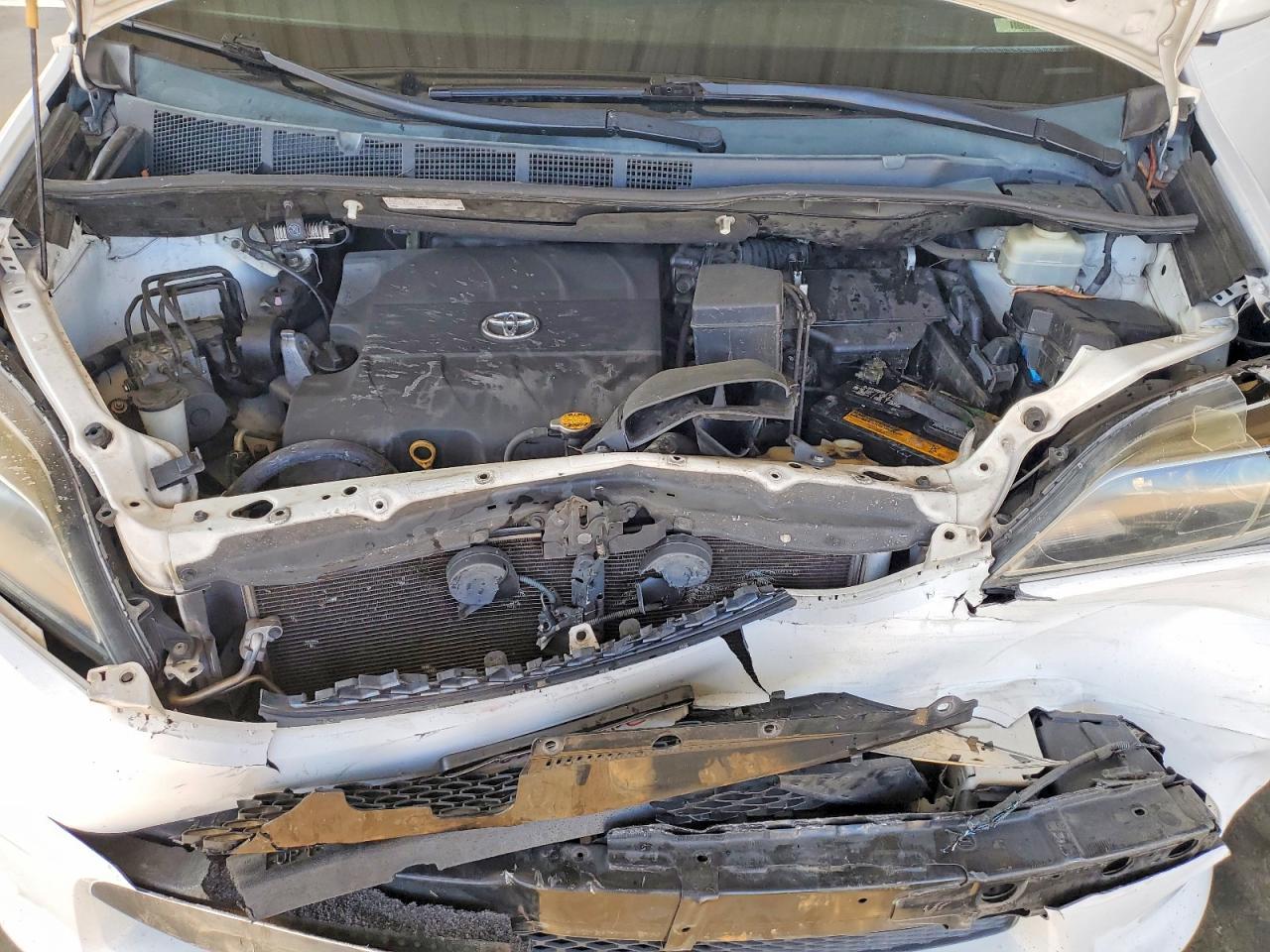 2015 TOYOTA SIENNA
