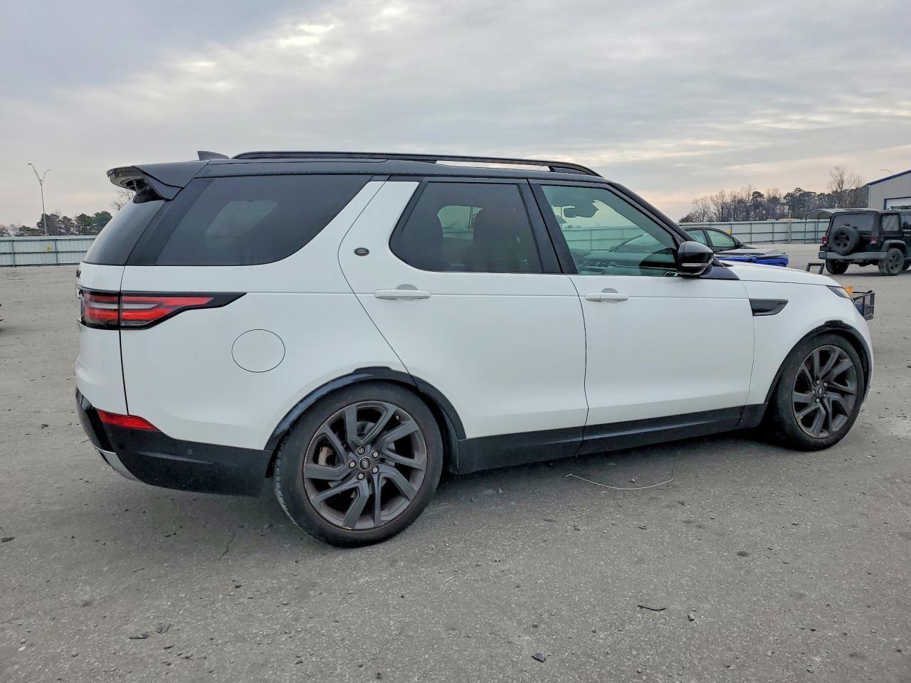 2017 LAND ROVER Discovery