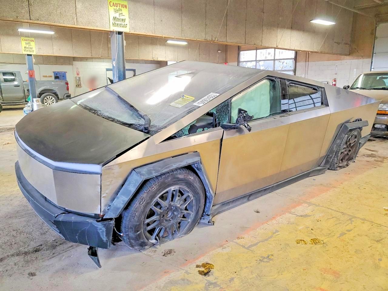2025 TESLA Cybertruck