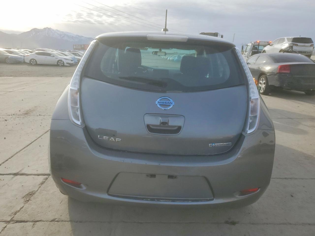 2015 NISSAN LEAF