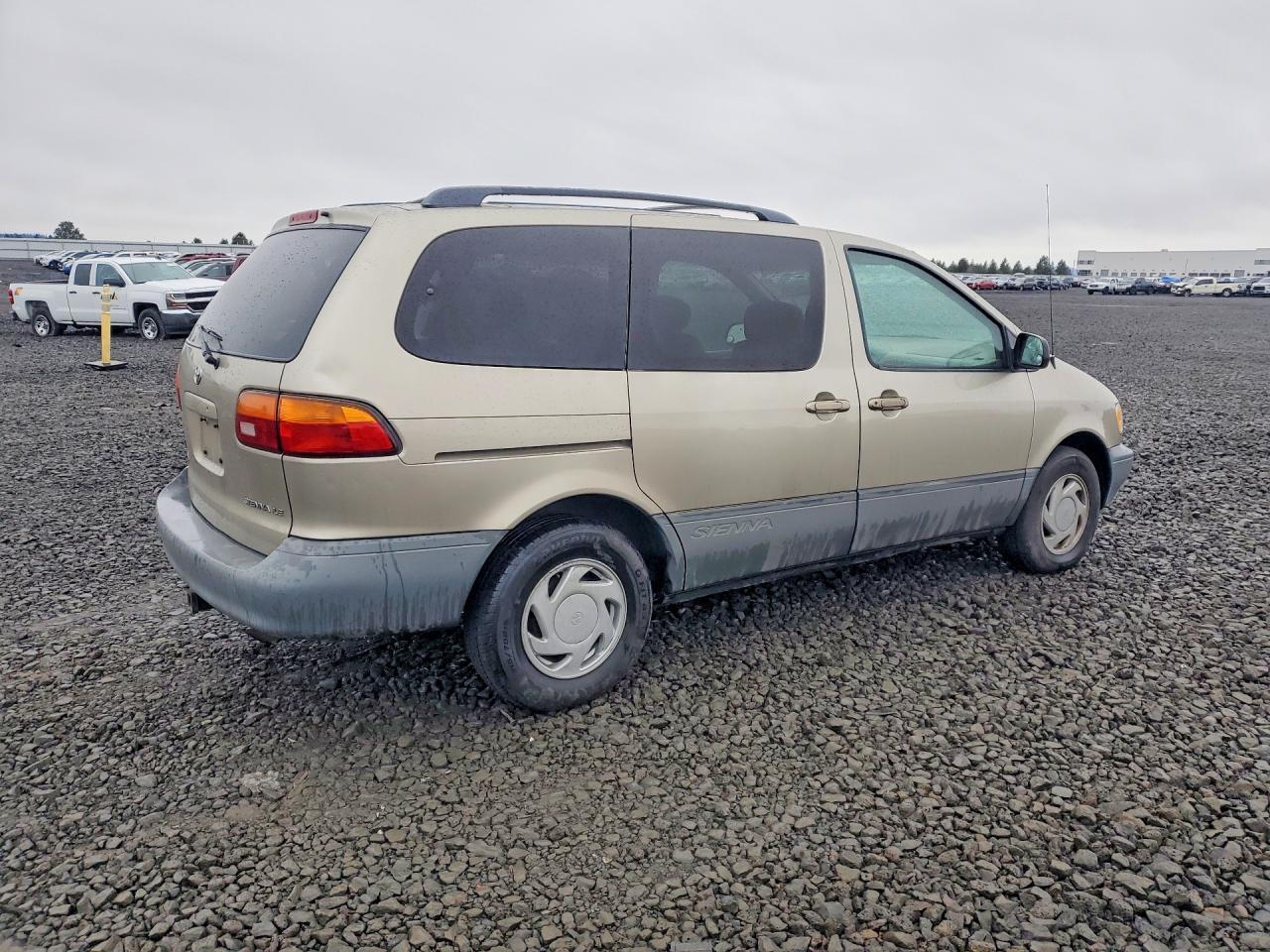 2000 TOYOTA SIENNA