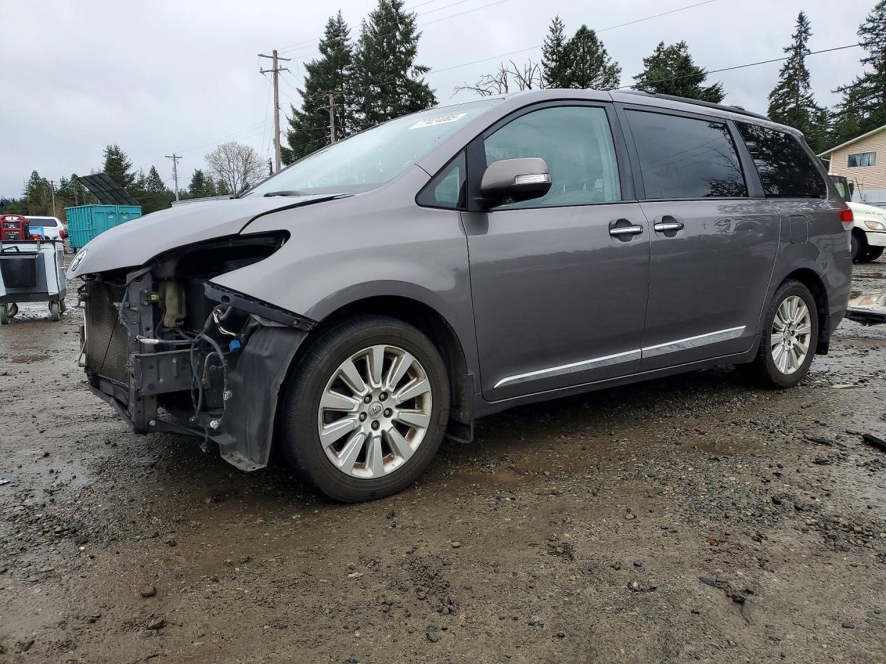 2014 TOYOTA SIENNA