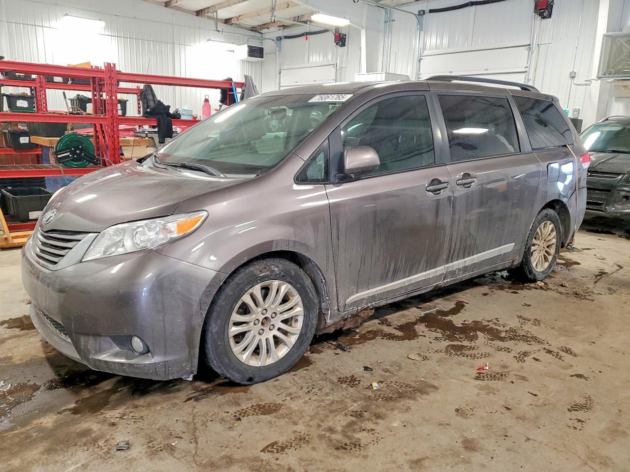 2012 TOYOTA SIENNA