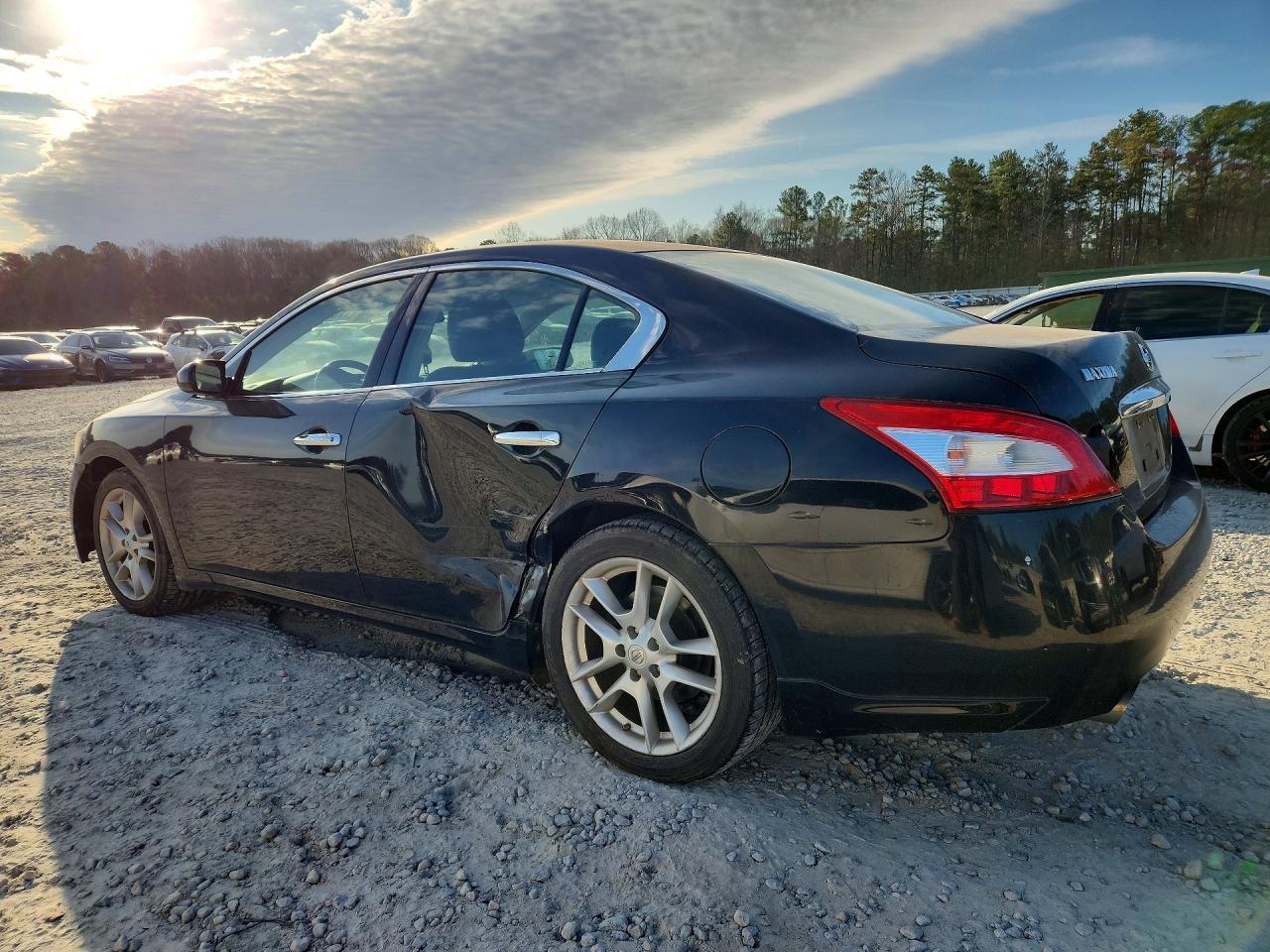2010 NISSAN Maxima