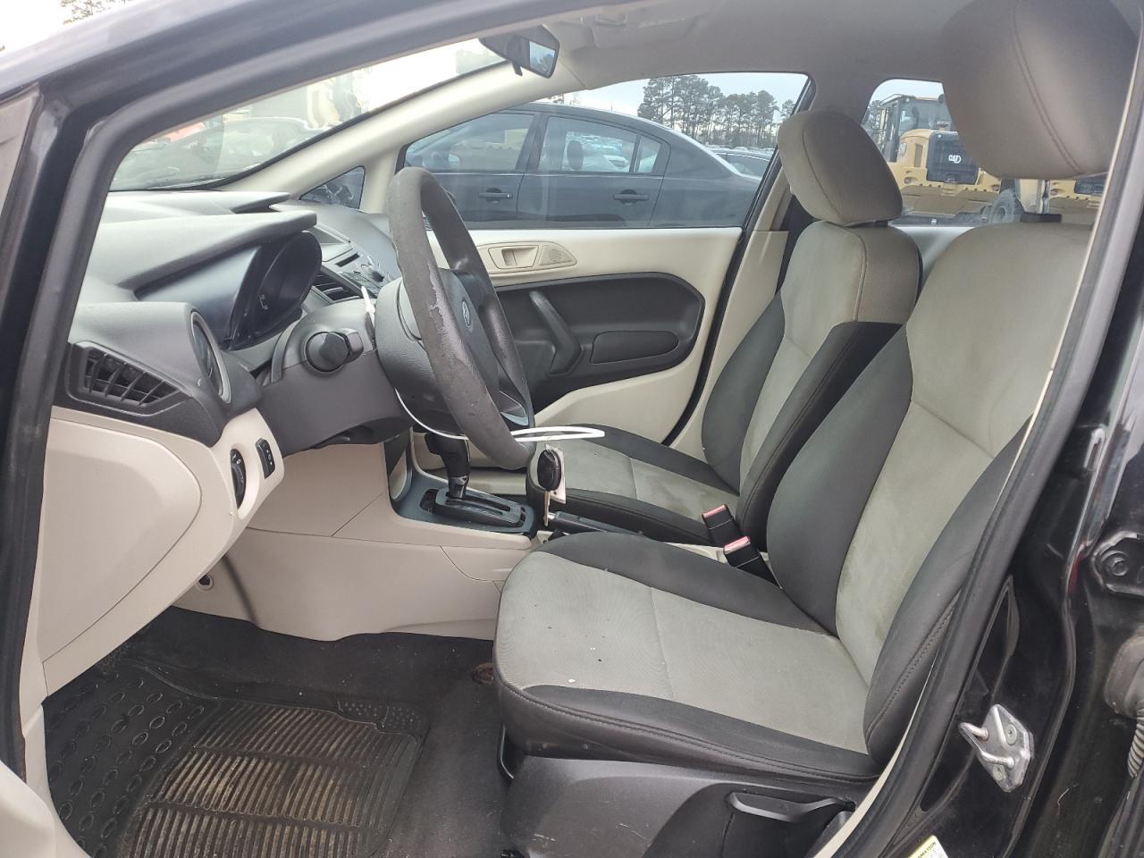 2013 FORD Fiesta