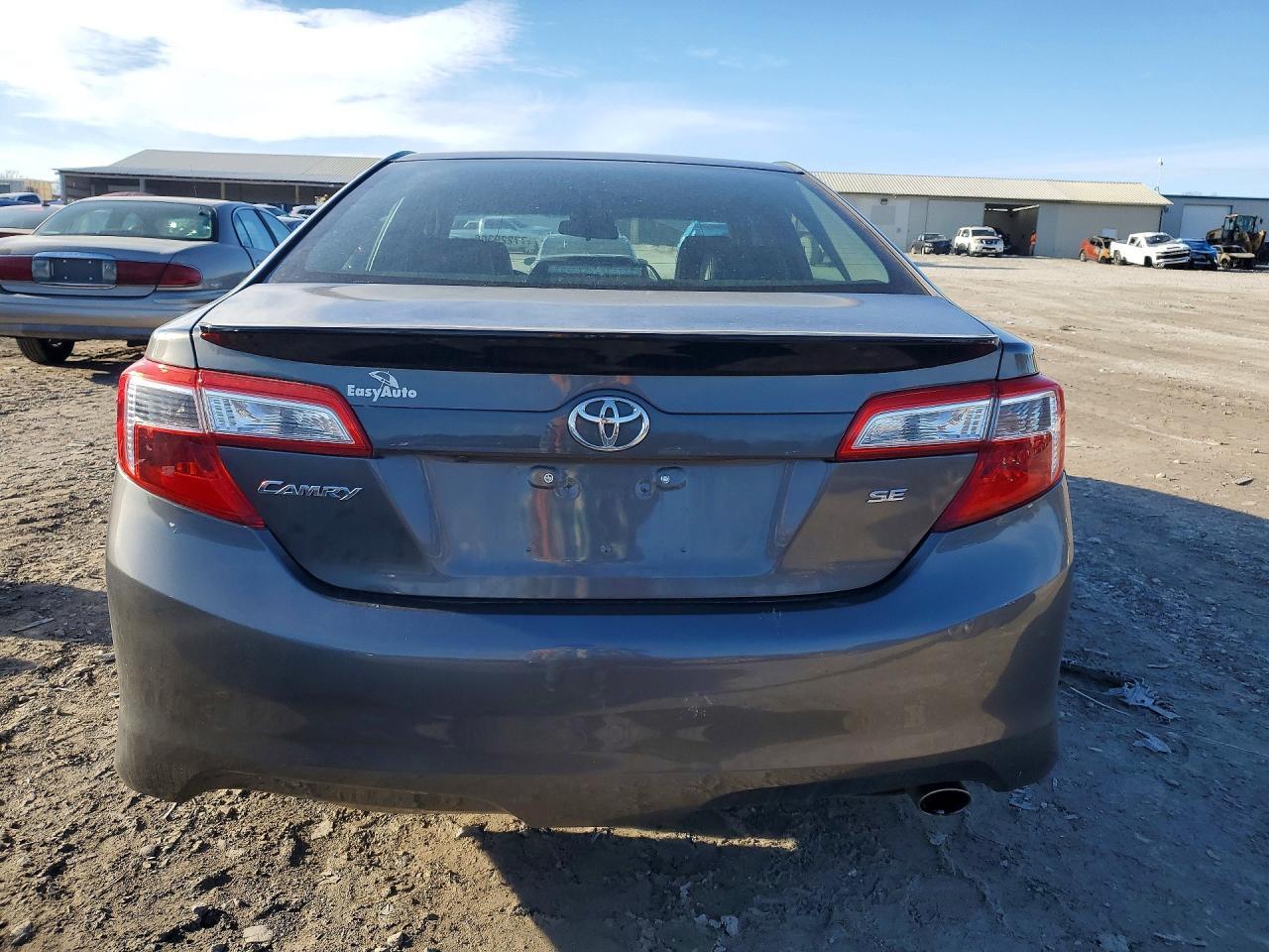 2014 TOYOTA CAMRY