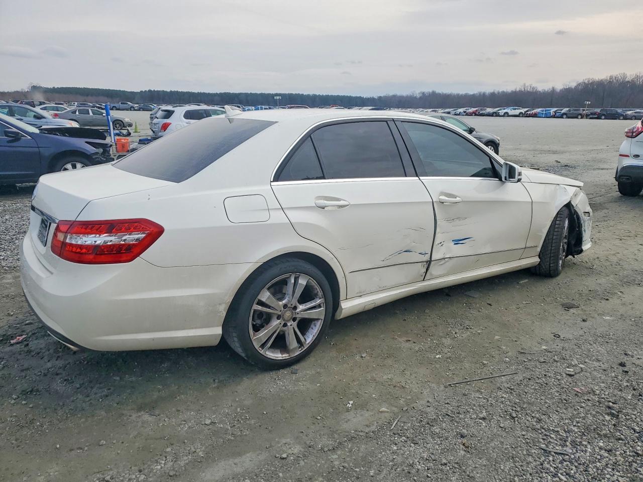 2013 MERCEDES-BENZ E-Class