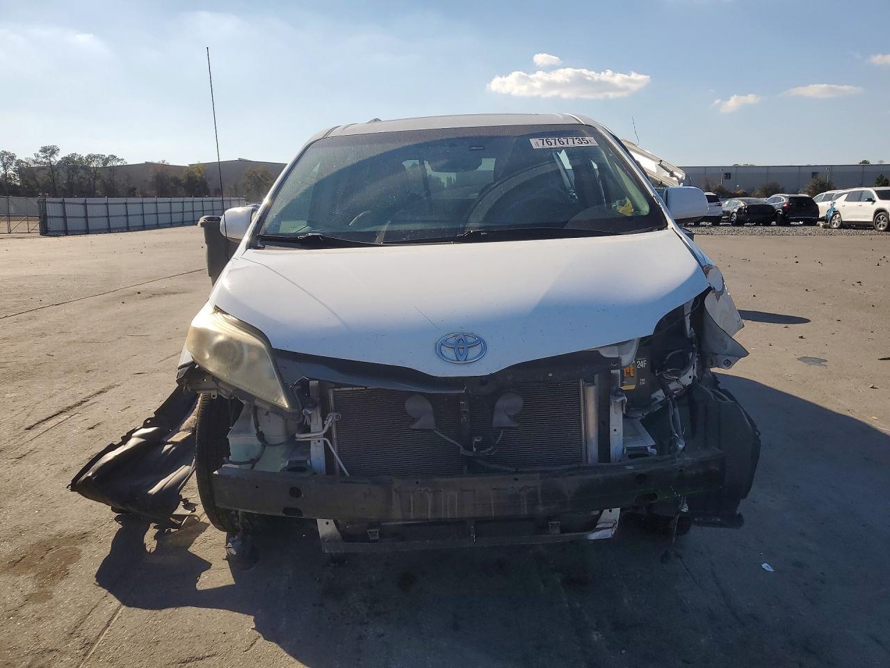 2012 TOYOTA SIENNA
