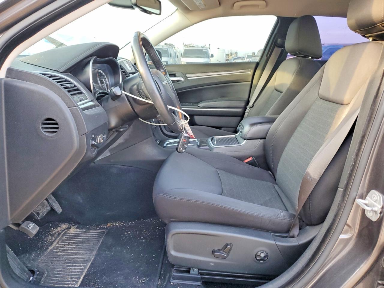 2019 CHRYSLER 300