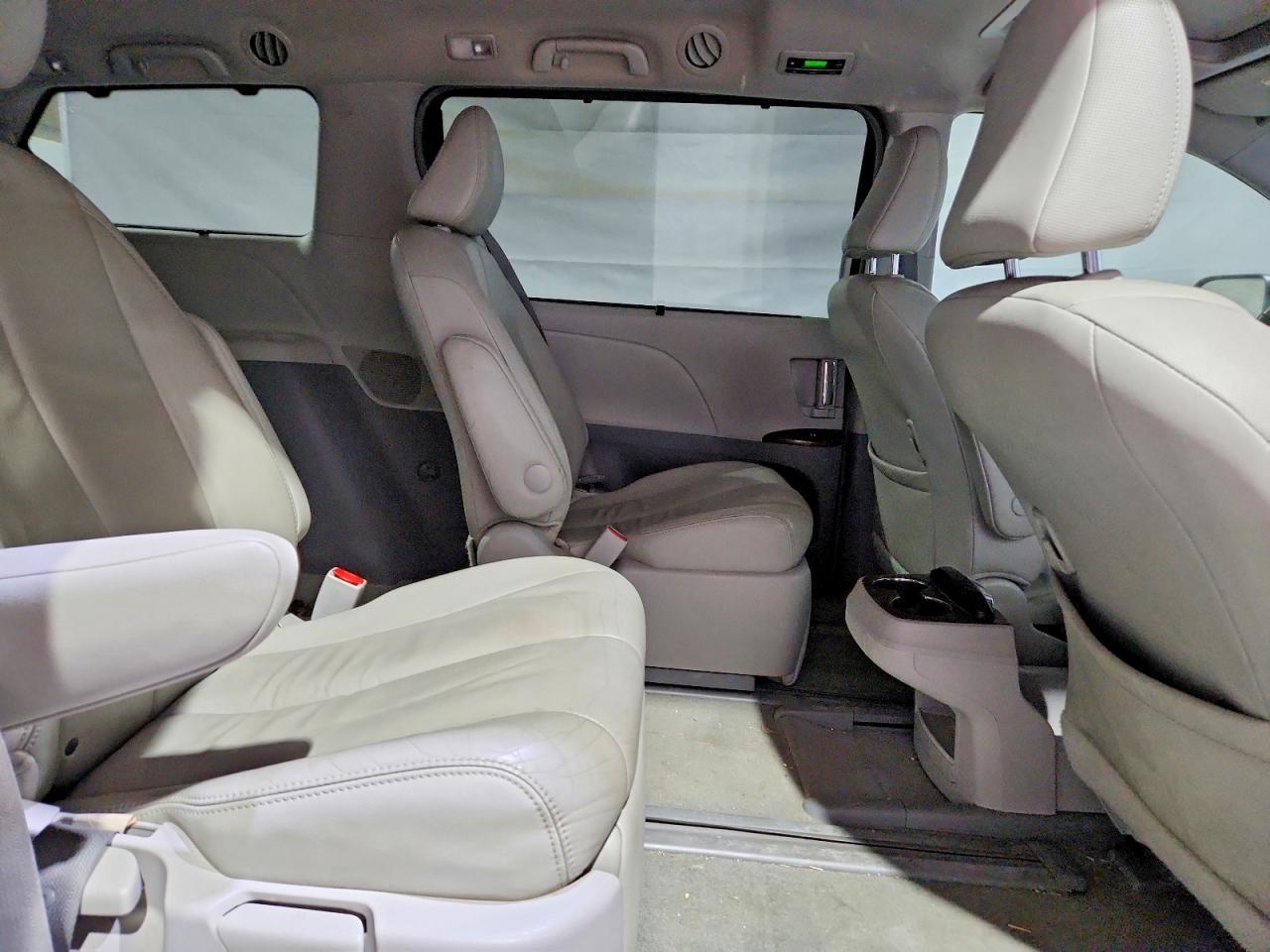 2014 TOYOTA SIENNA