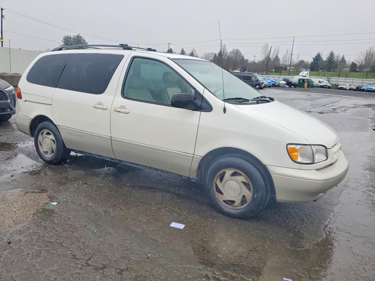 2000 TOYOTA SIENNA