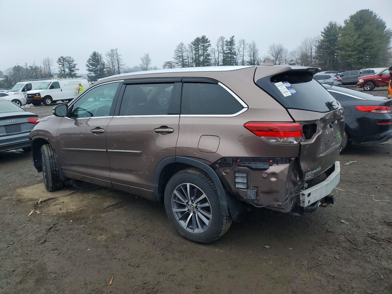 2017 TOYOTA HIGHLANDER