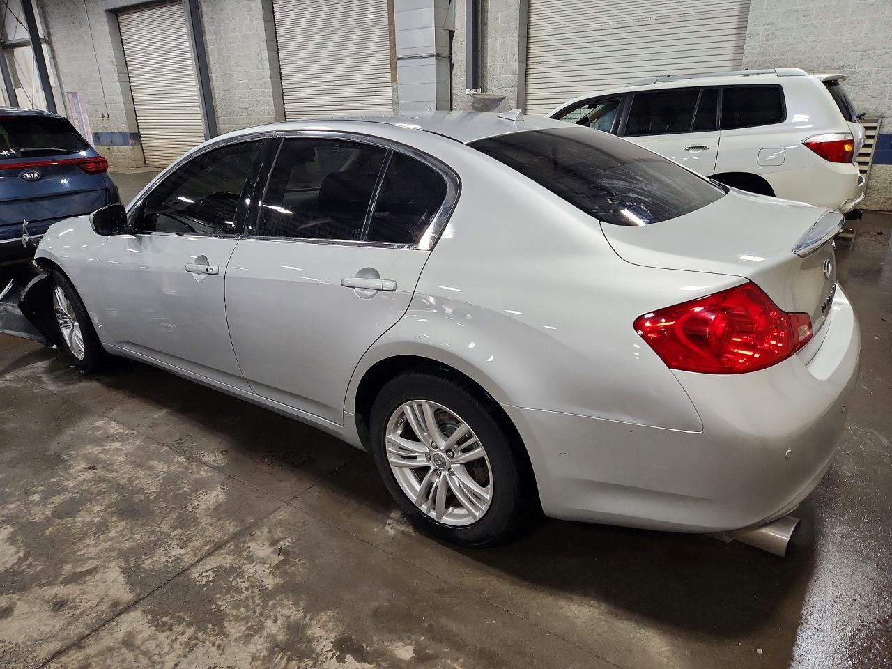2011 INFINITI G37