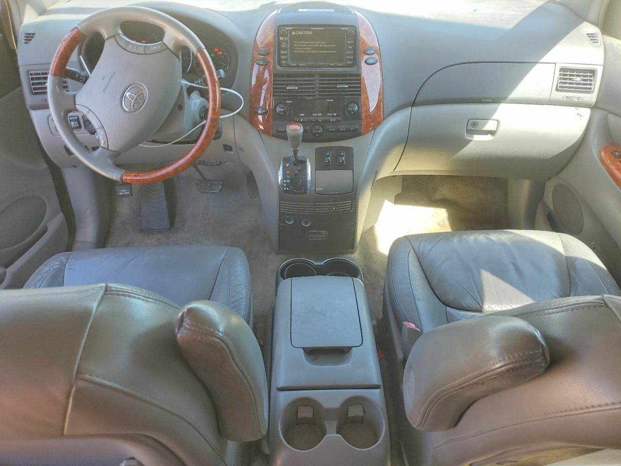 2010 TOYOTA SIENNA