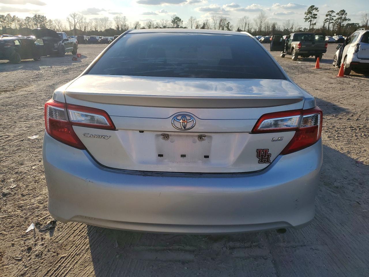 2014 TOYOTA CAMRY