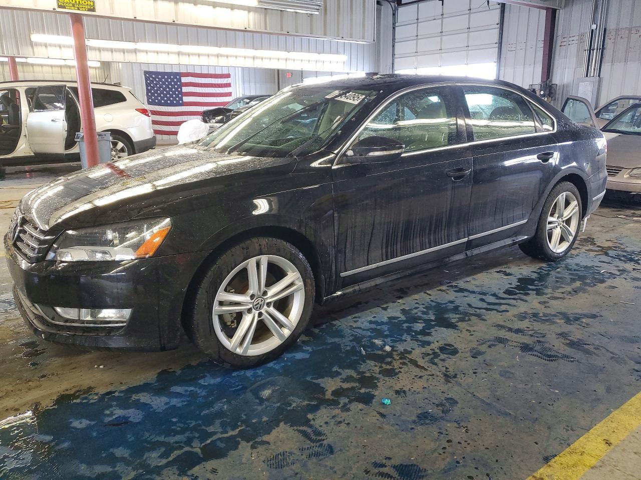 2012 VOLKSWAGEN Passat