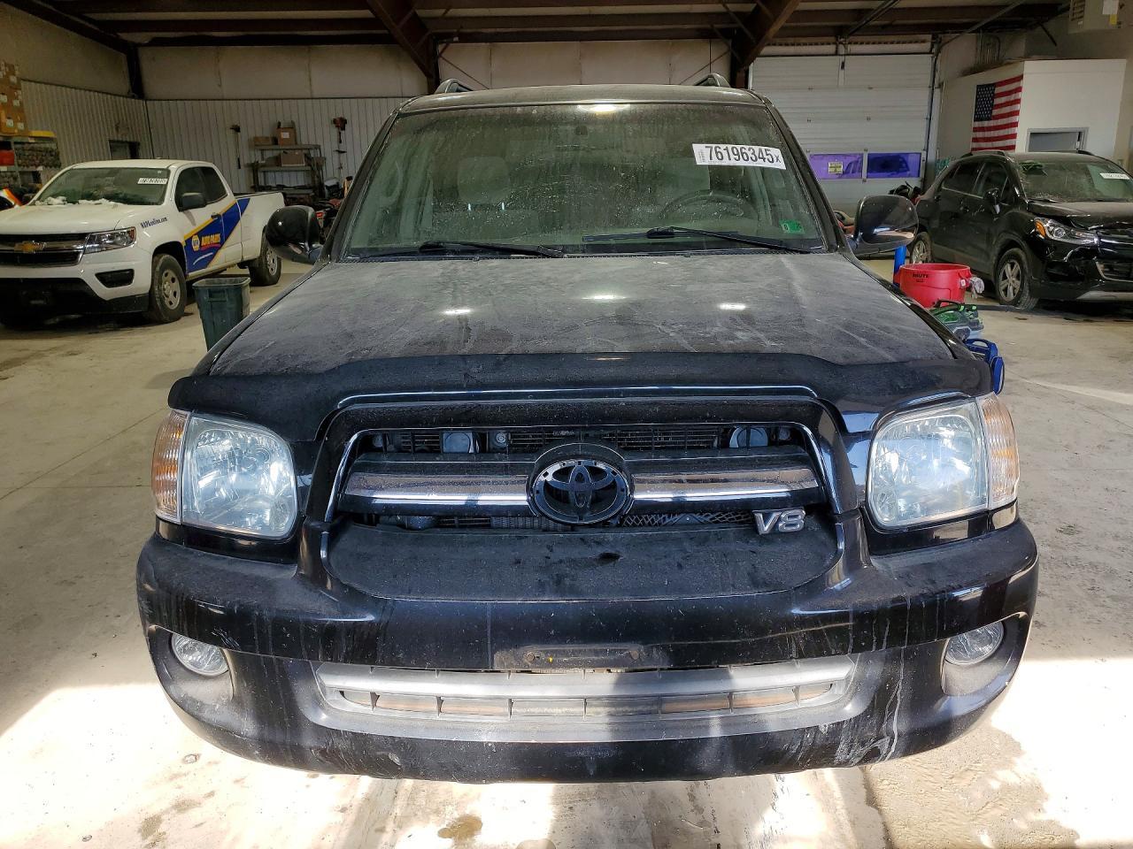 2005 TOYOTA Sequoia