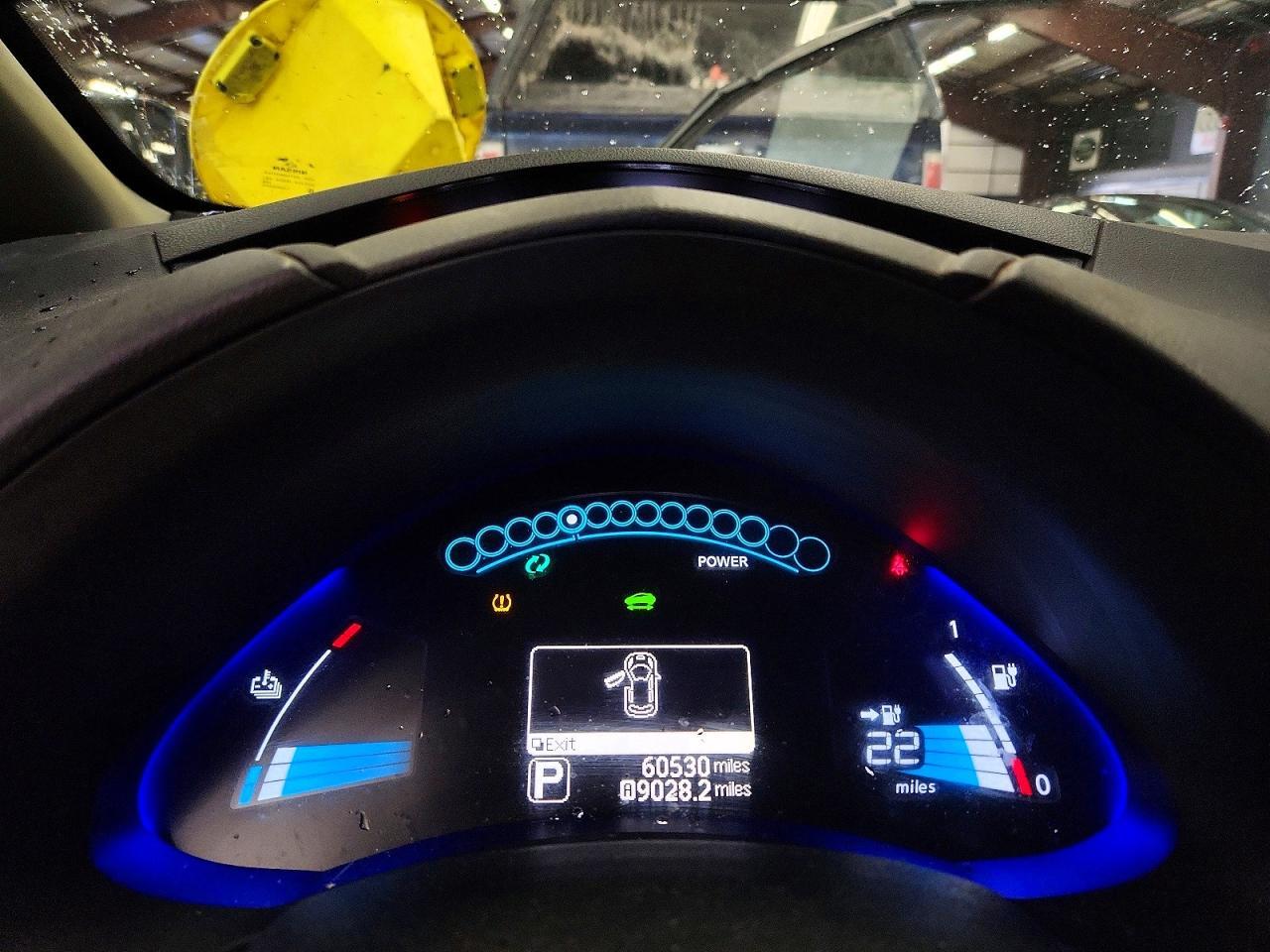 2017 NISSAN LEAF