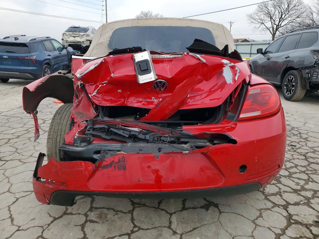 2016 VOLKSWAGEN Beetle
