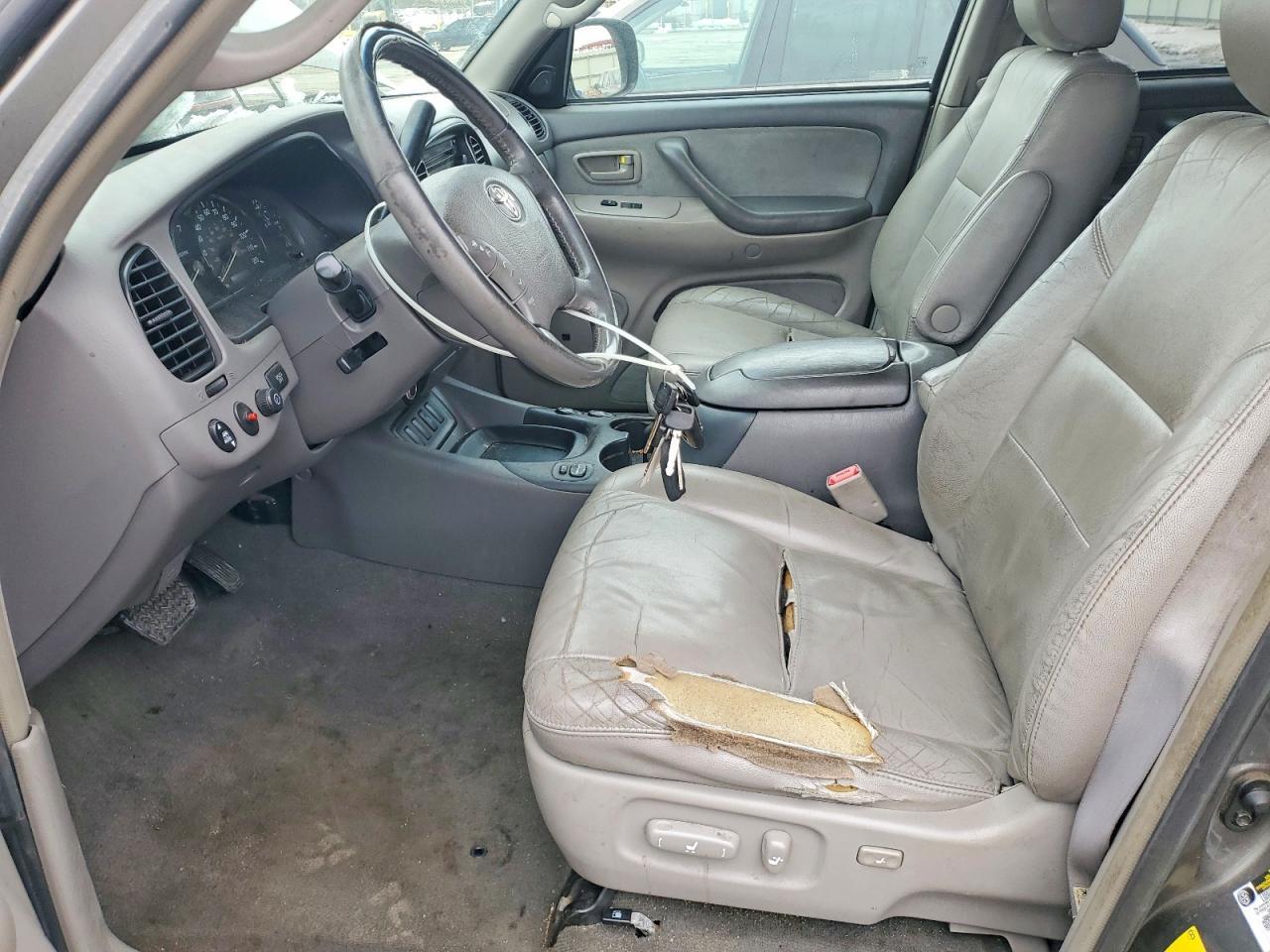 2005 TOYOTA Sequoia