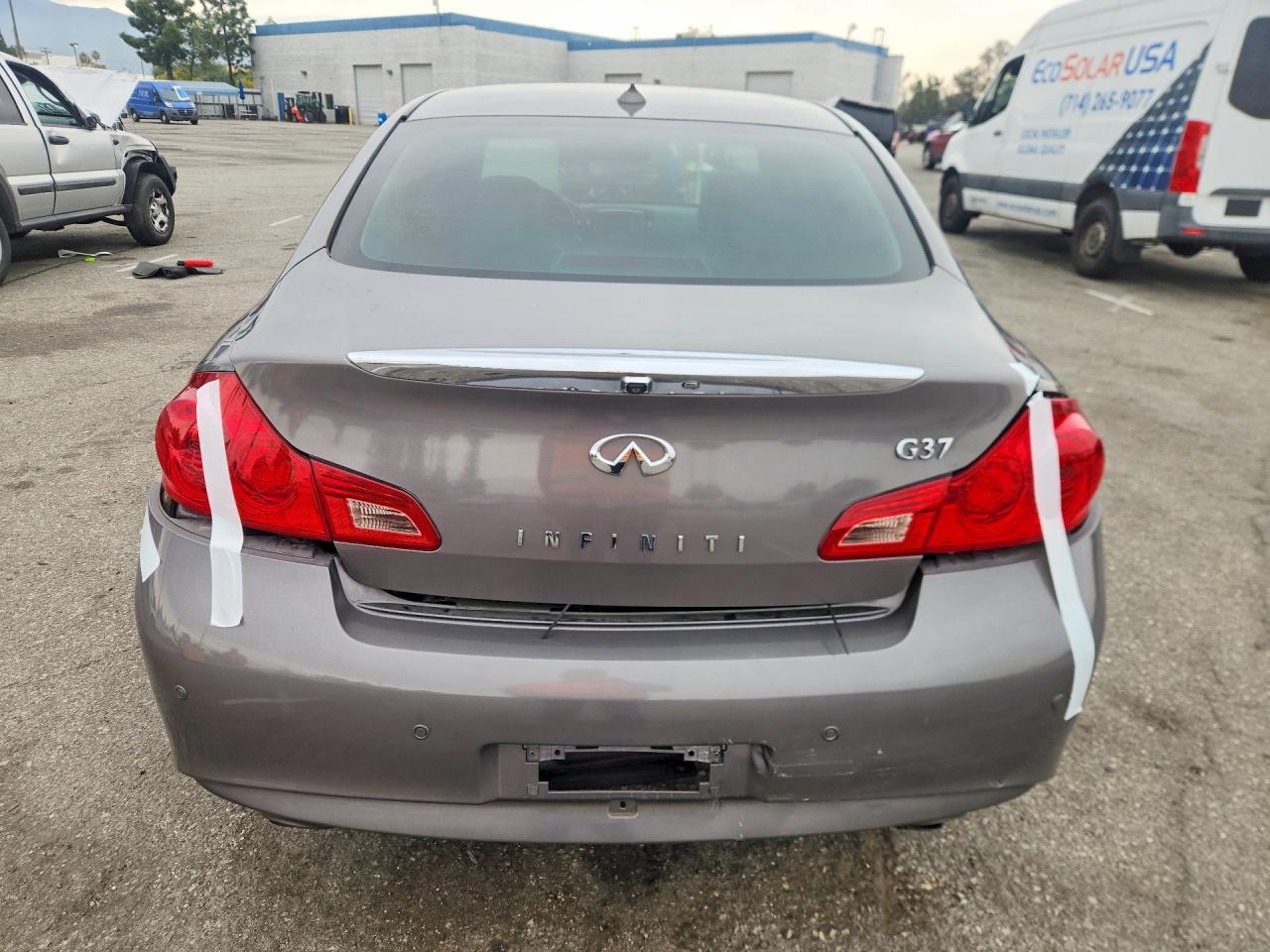 2012 INFINITI G37