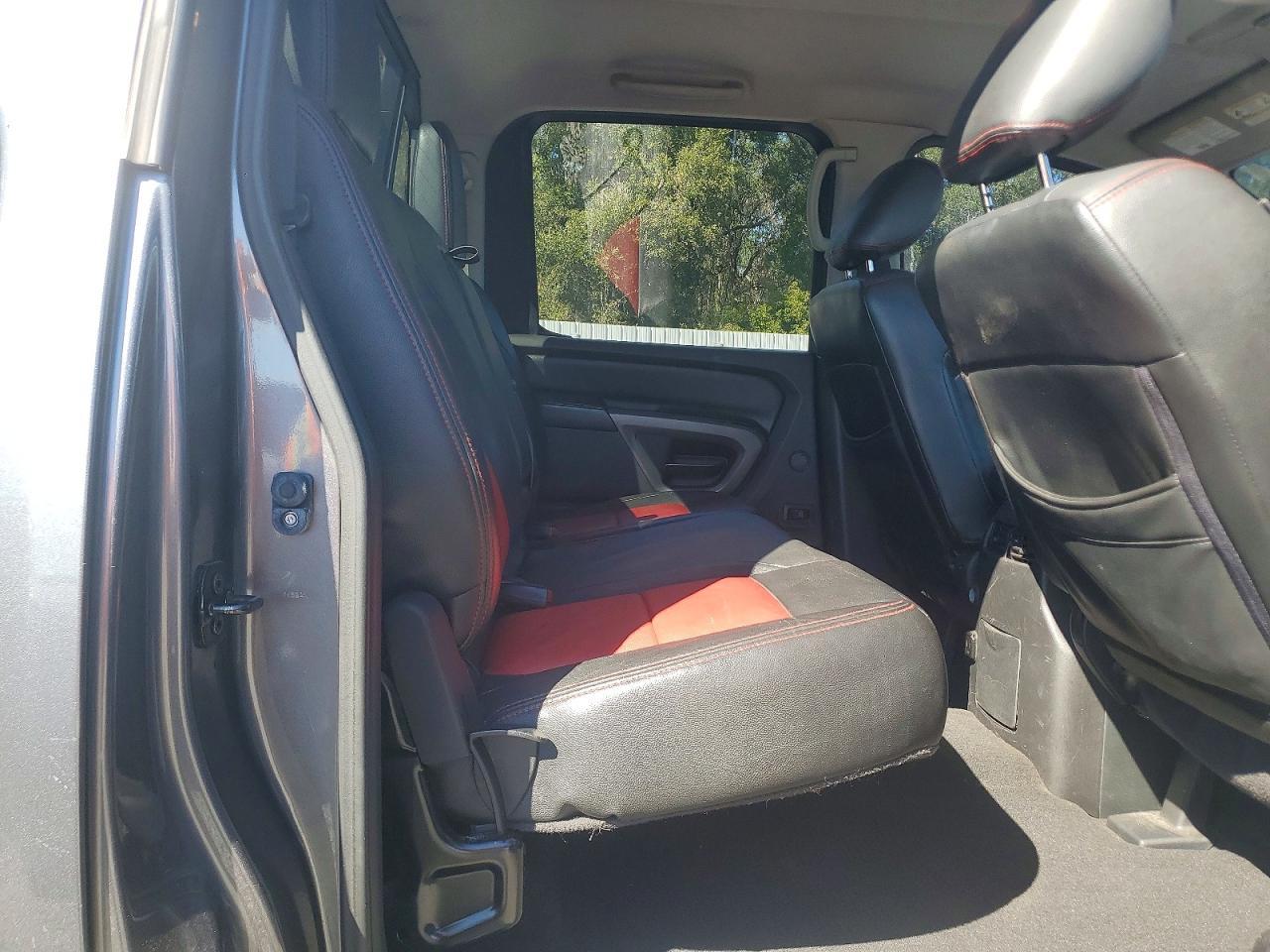 2015 NISSAN Titan