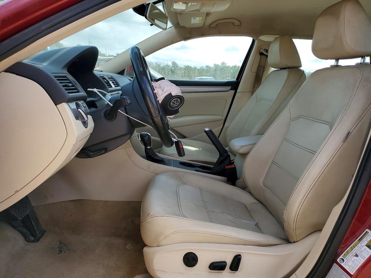 2015 VOLKSWAGEN Passat