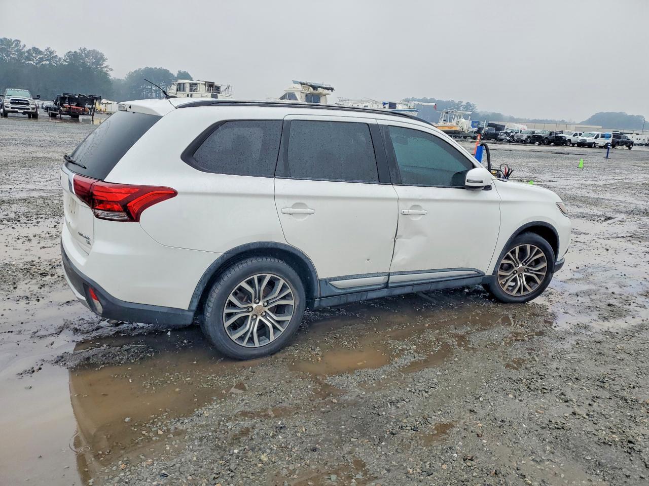 2016 MITSUBISHI outlander
