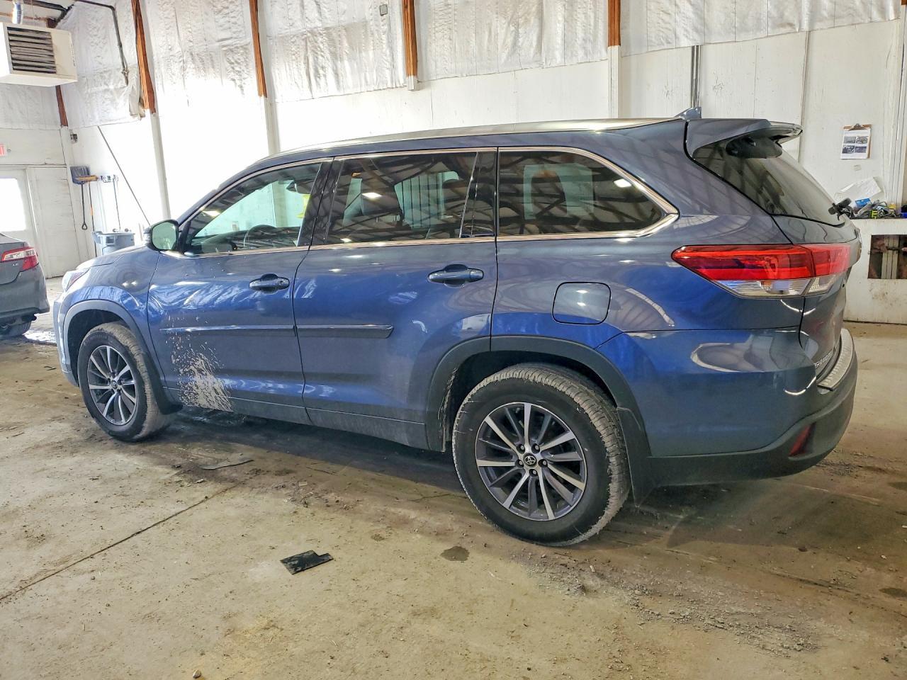 2017 TOYOTA HIGHLANDER