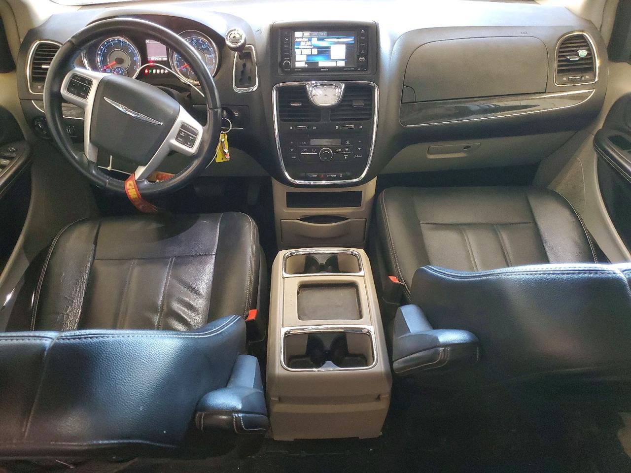 2016 CHRYSLER Town & Country
