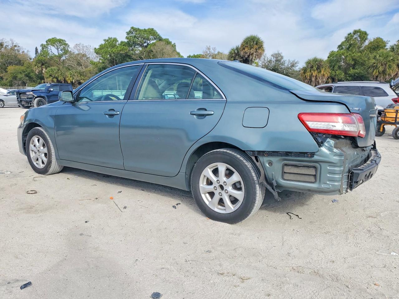 2011 TOYOTA CAMRY