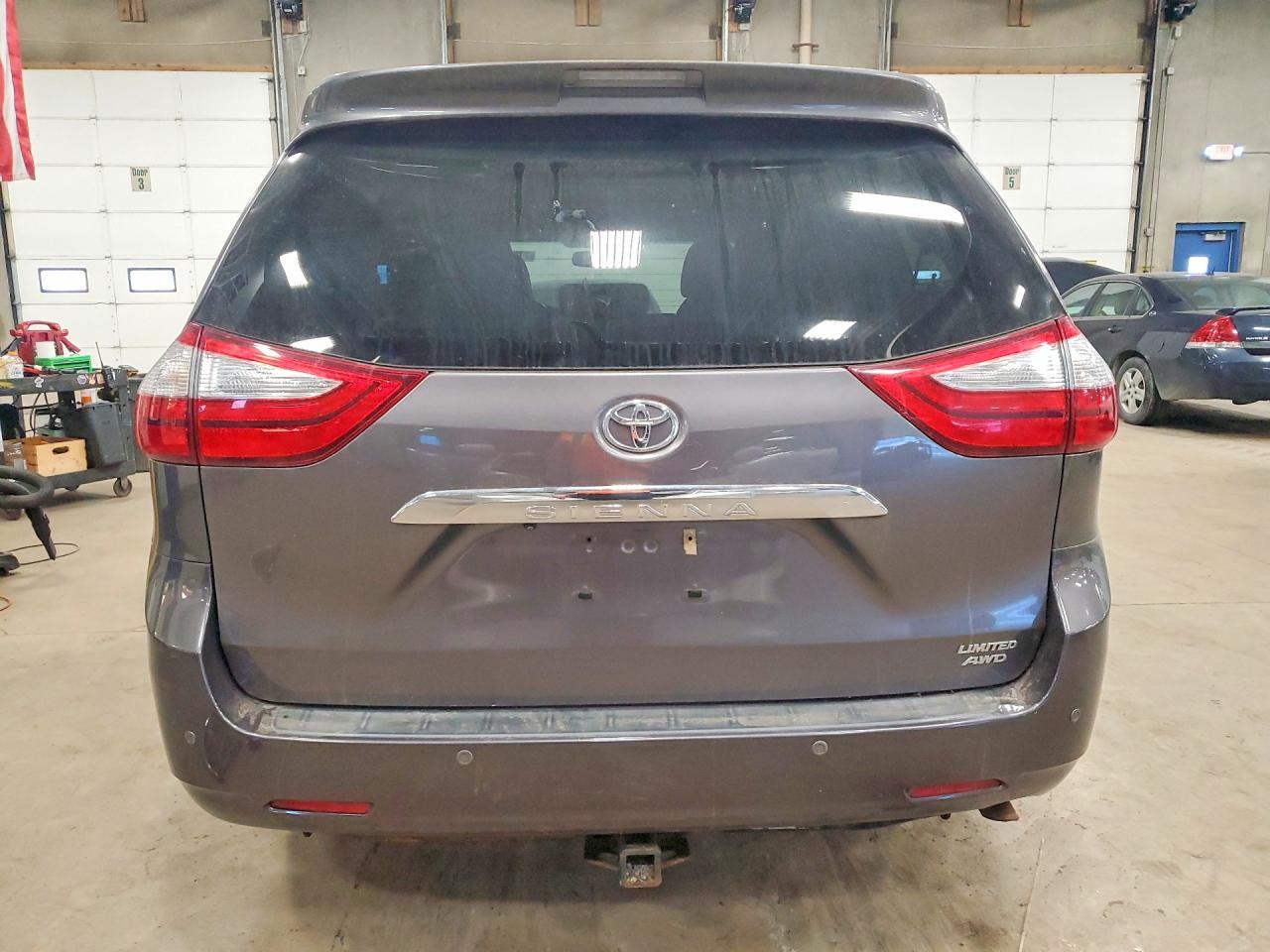 2016 TOYOTA SIENNA