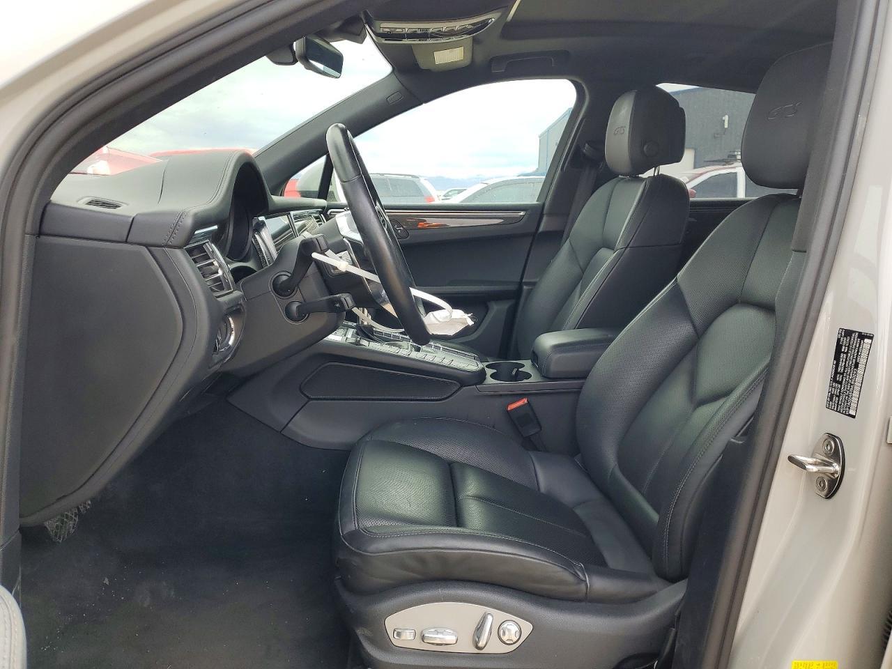 2021 PORSCHE Macan