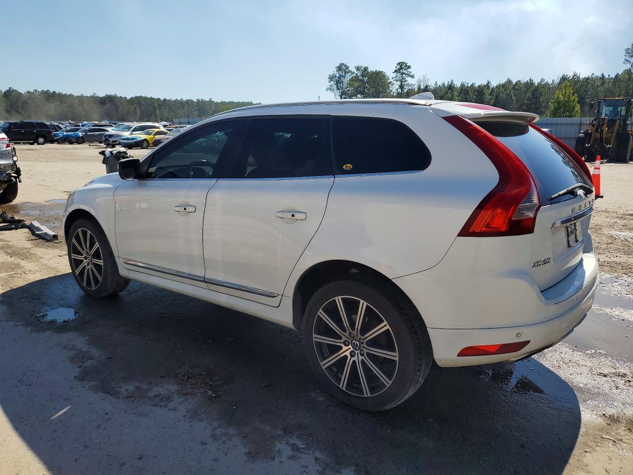 2015 VOLVO XC60